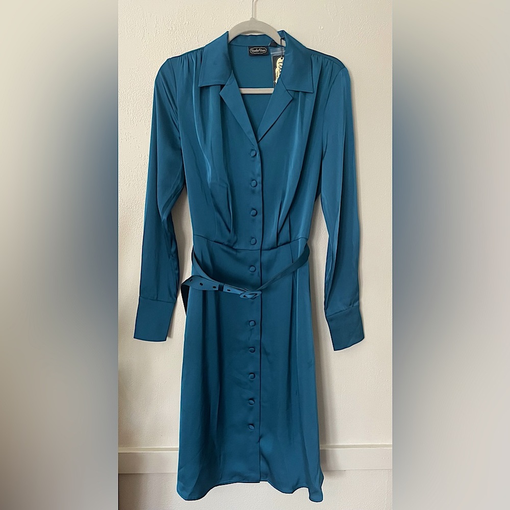 Voodoo Vixen Teal Satin Geraldine Shirt Dress - L
Never worn/non smoking home